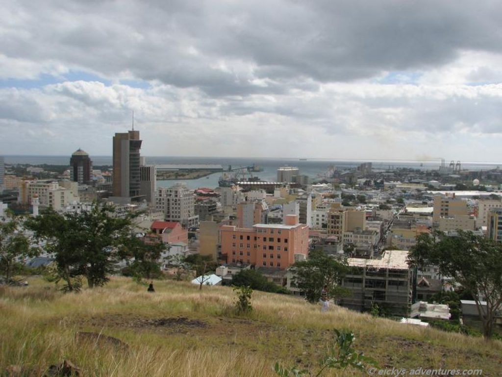 Blick vom Fort Adelaide auf Port Louis