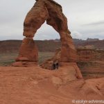 Hüpfend unterm Delicate Arch