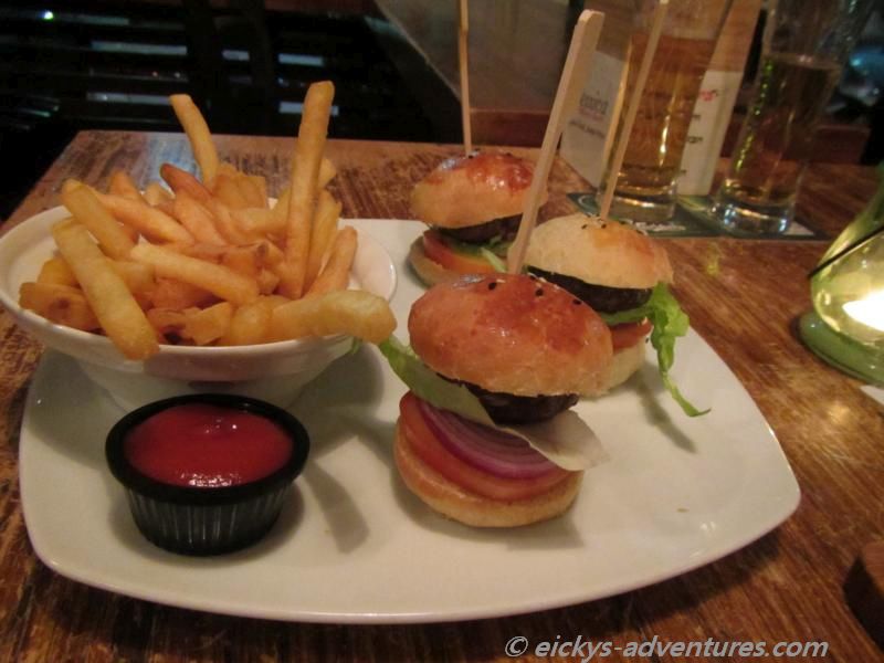 Miniburger mit Pommes bei „Jessicas“ Miniburger mit Pommes bei „Jessicas“
