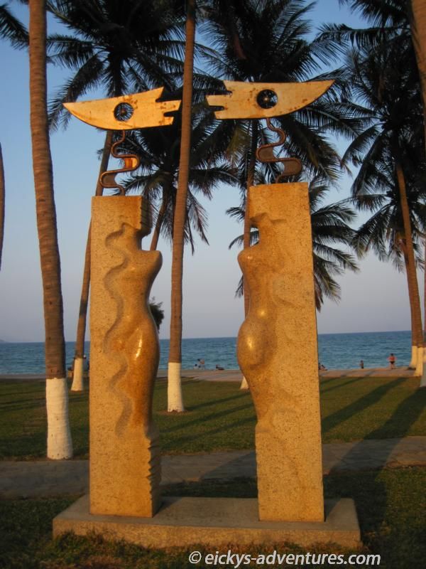 Skulptur an der Strandpromenade von Nha Trang Skulptur an der Strandpromenade von Nha Trang