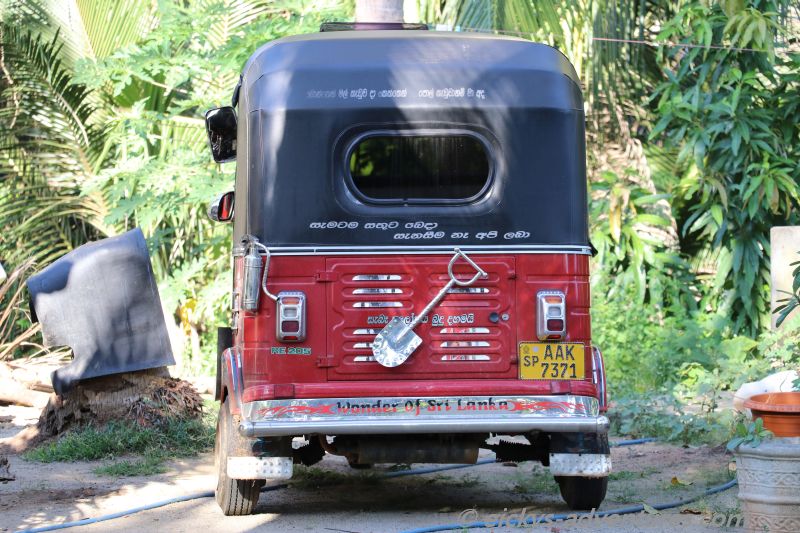 Tuk Tuk mit Spaten Tuk Tuk mit Spaten