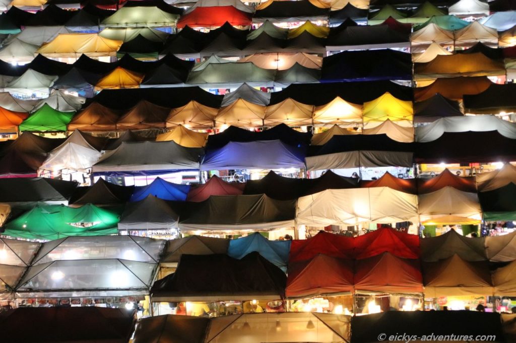 Taled Rot Fai Ratchada Nachtmarkt