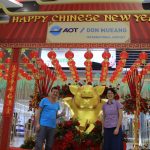 Deko zum chinesischen Neujahrsfest am Flughafen Don Mueang