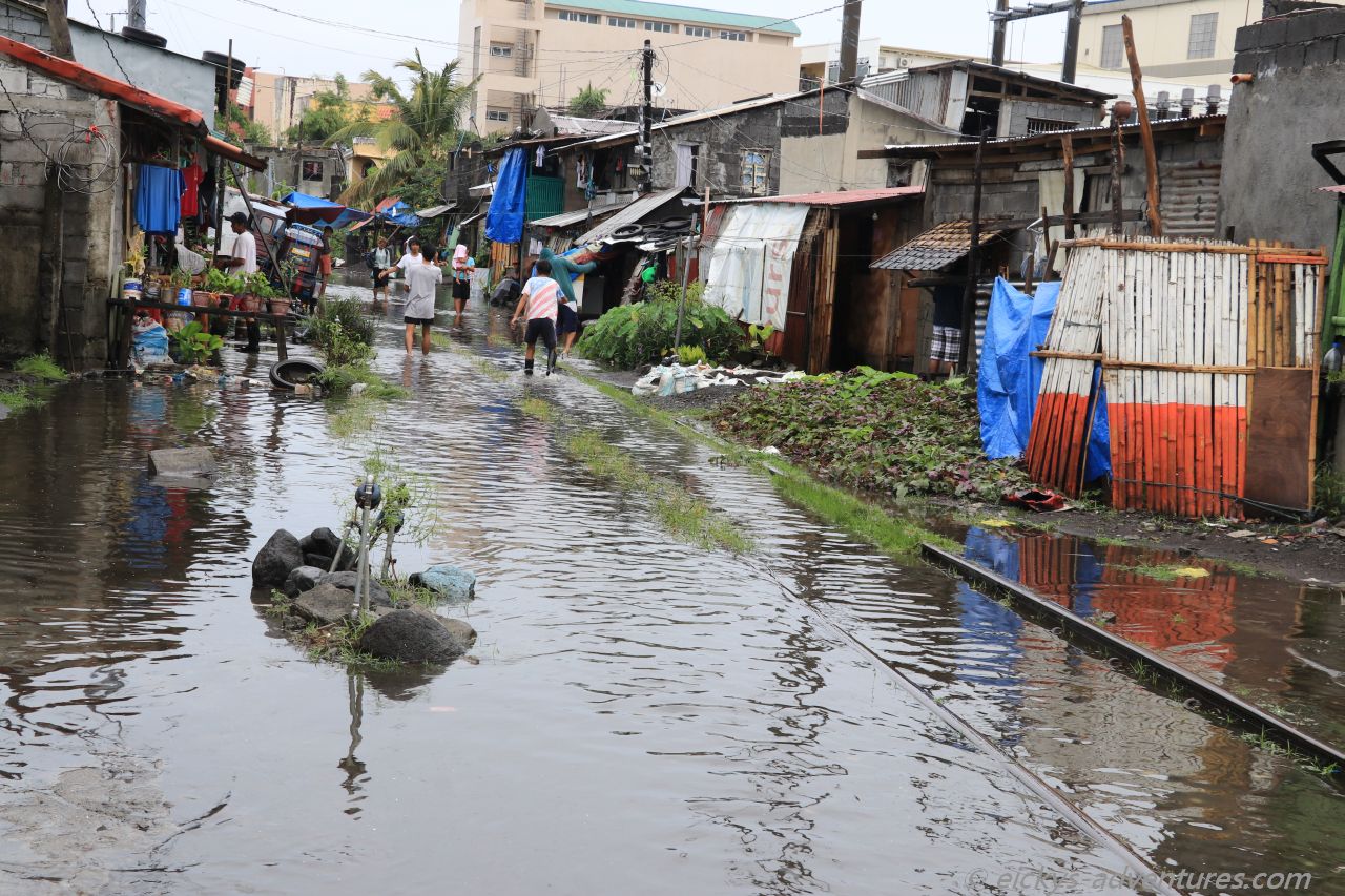 geflutete Straßen in Legazpi geflutete Straßen in Legazpi