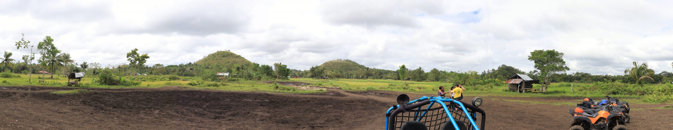 Tour mit dem Buggy bei den Chocolate Hills Tour mit dem Buggy bei den Chocolate Hills